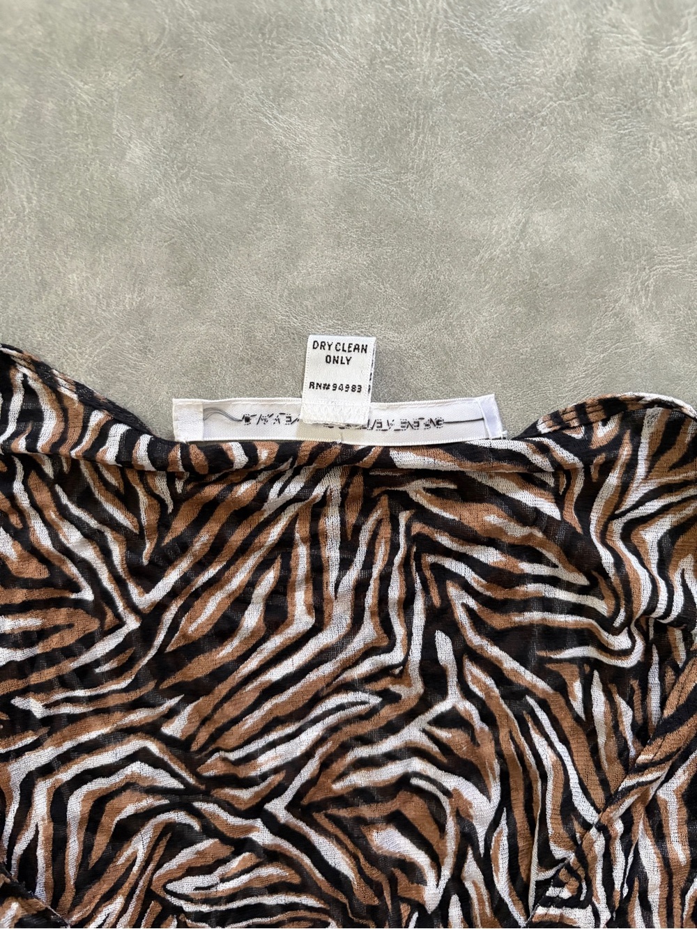 Y2K 100% Silk Tan Zebra Print Tie Back V-Neck Blouse | 2000s Luxury Office Siren - Picture 10 of 13